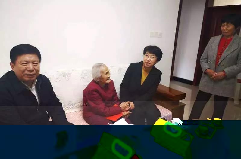 李長萍到開發區走訪慰問百歲老人和敬老院老人